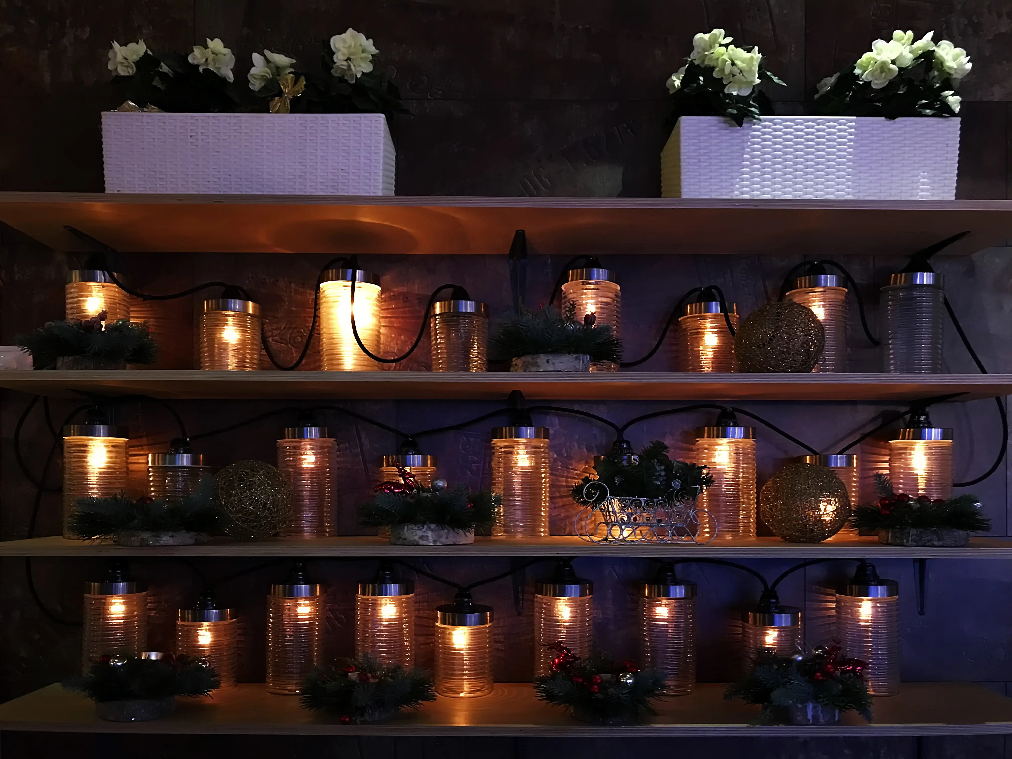 home-or-cafe-decor-with-many-lights-from-candles-o-2025-02-25-21-27-17-utc