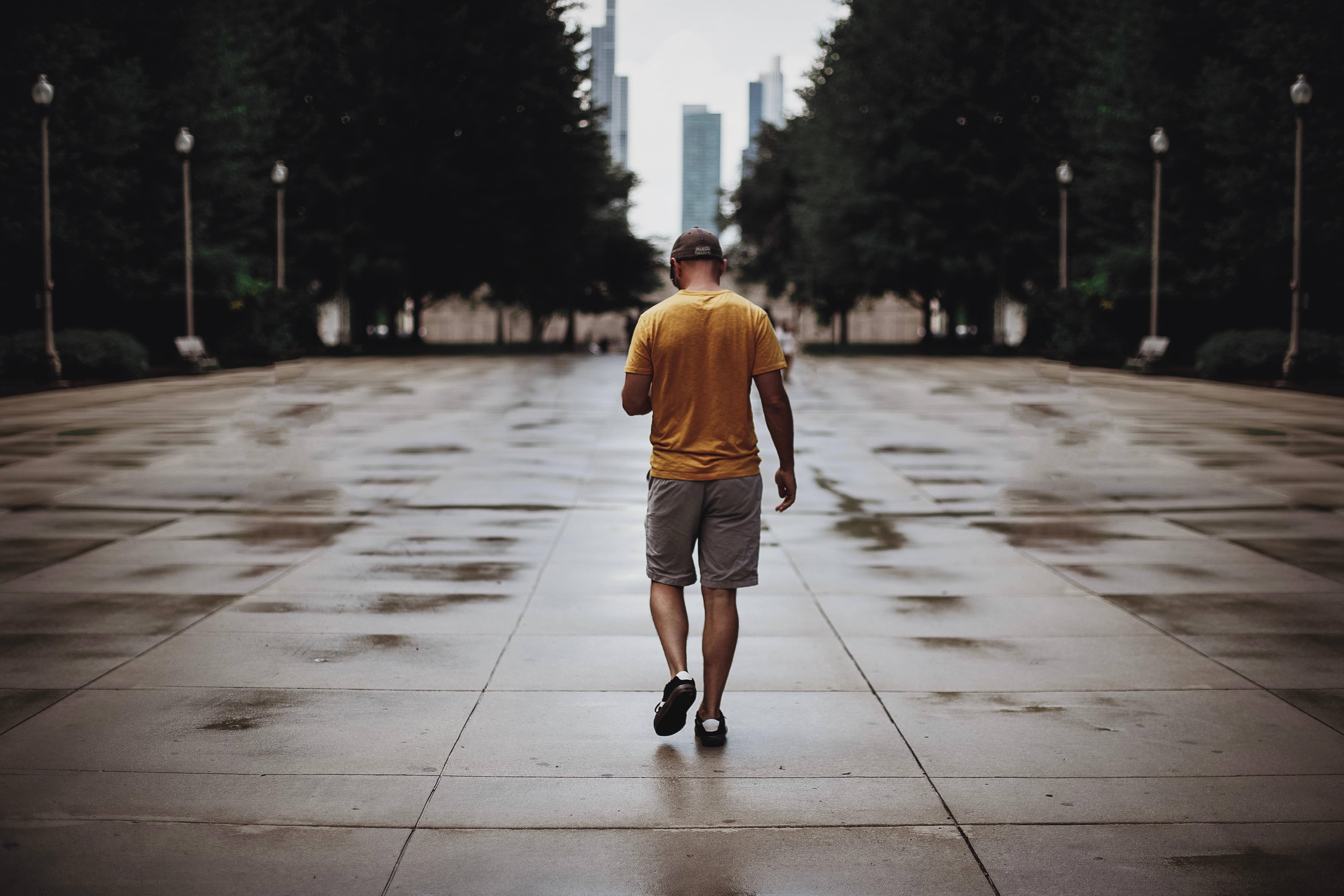man-walking-in-chicago-park-on-a-wet-rainy-day-loo-2025-01-08-09-11-07-utc