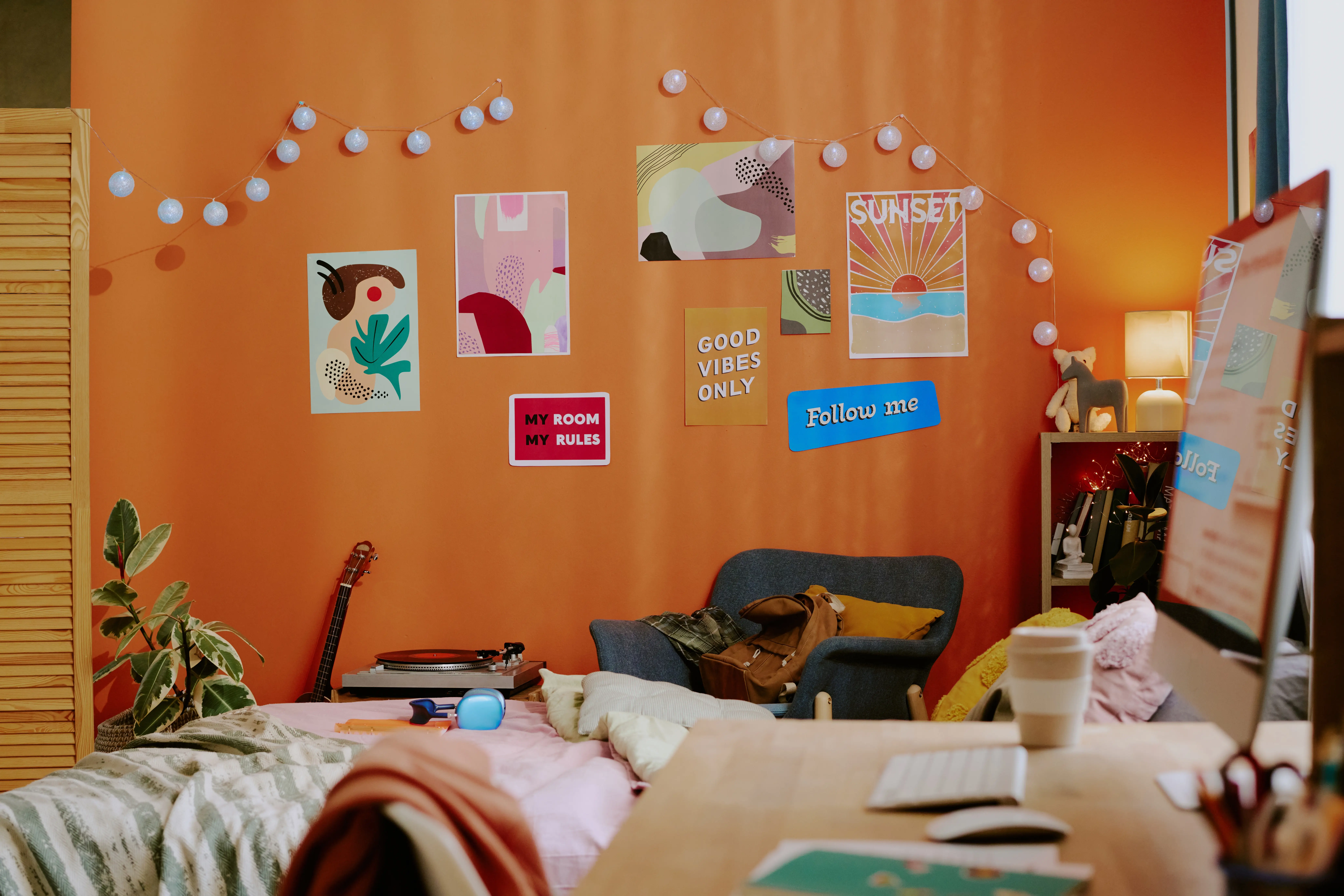 modern-teenagers-bedroom-in-daylight-2025-02-11-12-41-26-utc