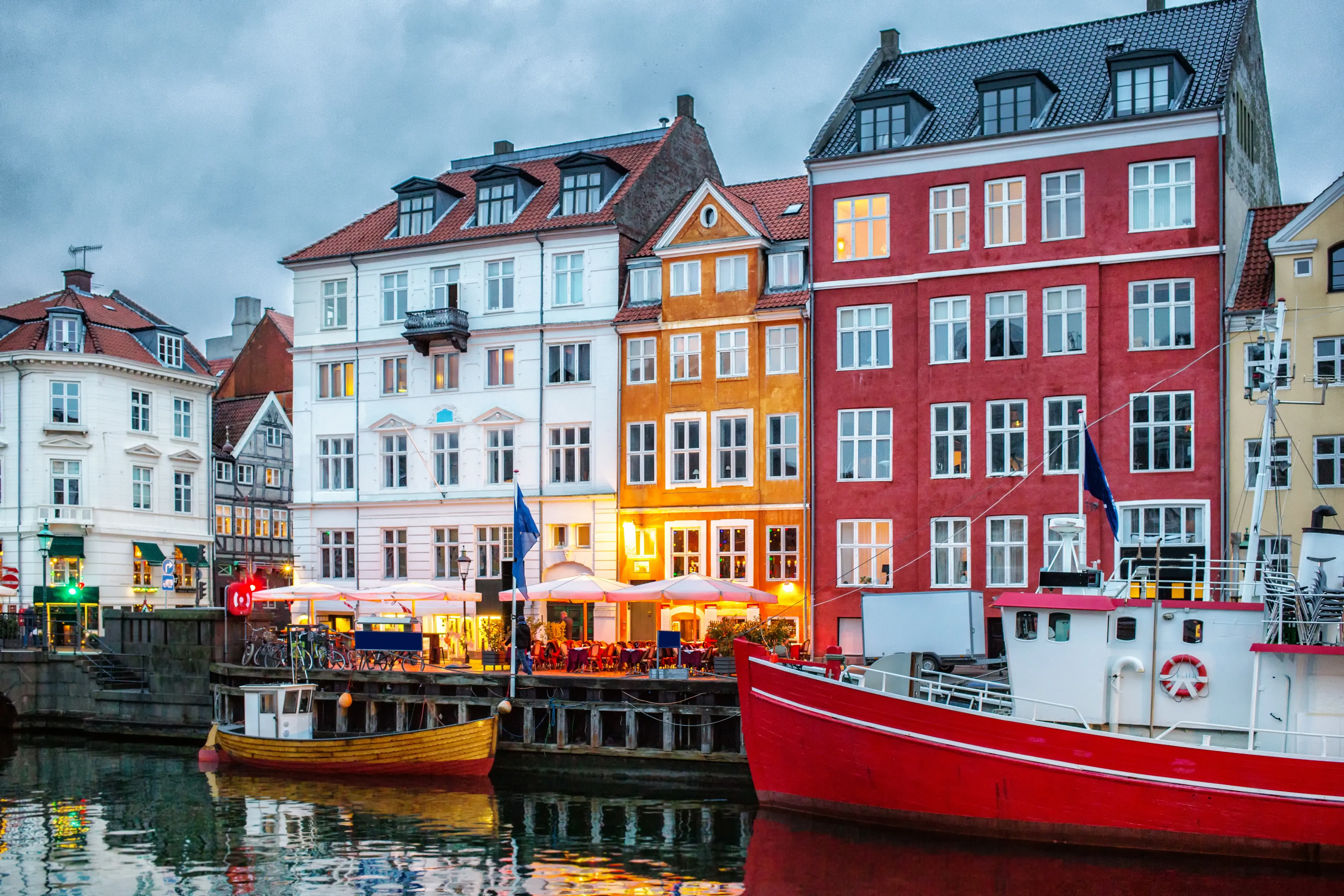 night-view-of-nyhavn-canal-copenhagen-2024-10-20-16-16-48-utc